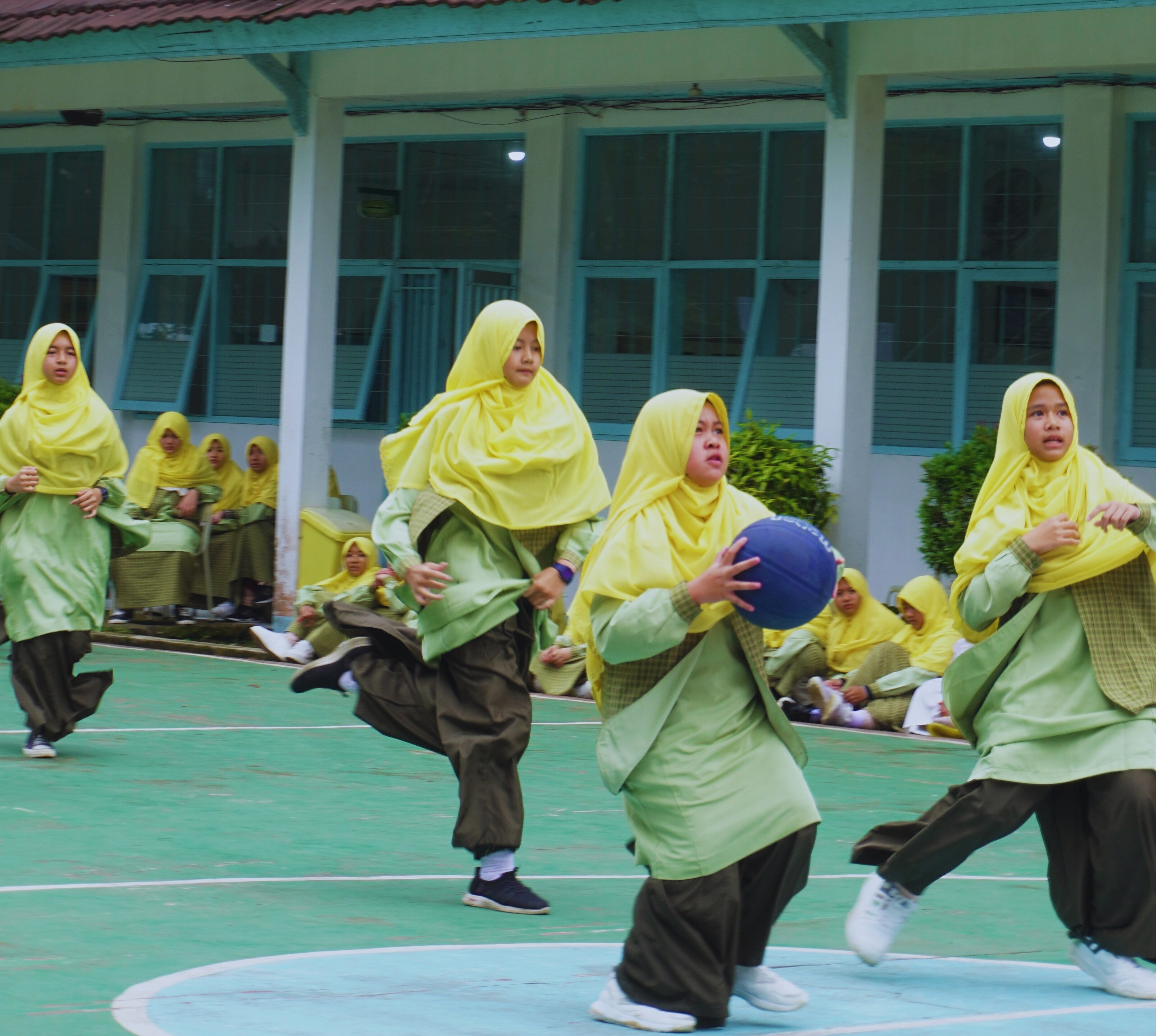 Kemeriahan Class Meeting MTsS DMP Diniyyah Puteri